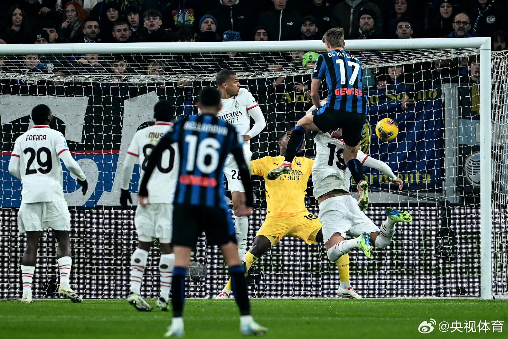 与禁区肋部 与禁区肋部